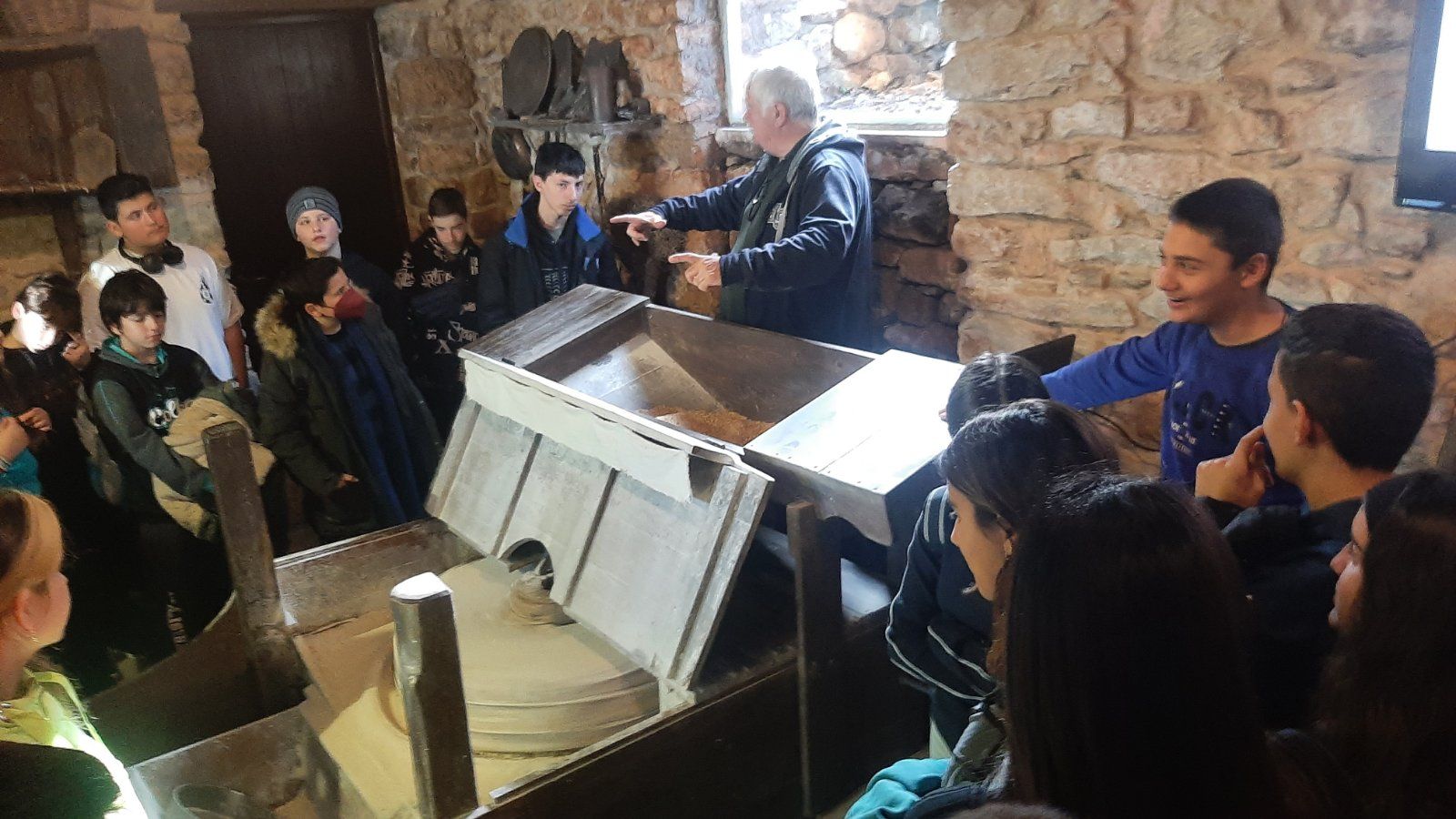 &Pi;&Alpha;&Lambda;&Iota;&Omicron;&Sigma; &Nu;&Epsilon;&Rho;&Omicron;&Mu;&Upsilon;&Lambda;&Omicron;&Sigma; 2